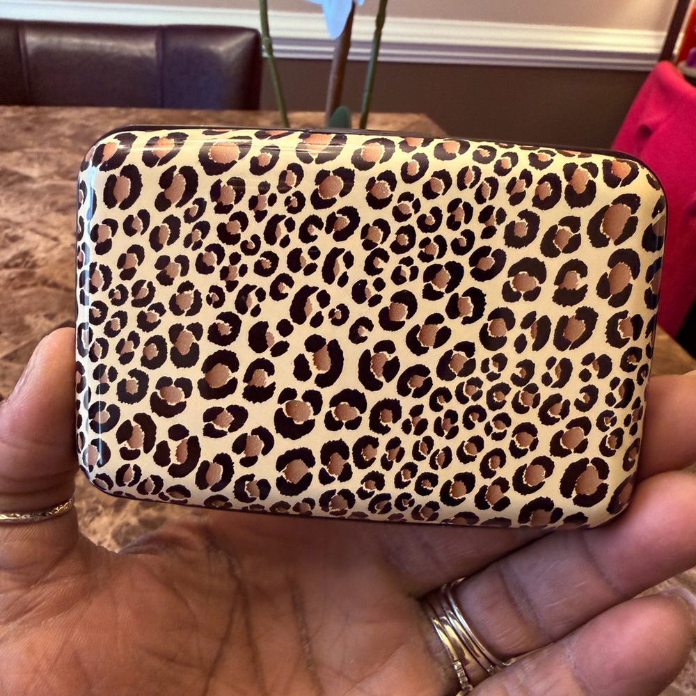 Kaabao RFID Blocking Credit Card Holder & Leopard Print Card Holder and Key Fob - Picture 6 of 13